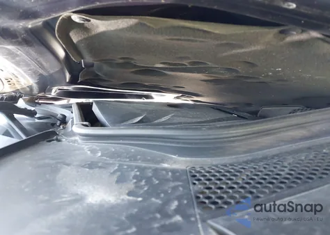 2017 Mercedes-Benz C 300 Luxury/Sport z USA, uszkodzony, nr VIN 55SWF4JB0HU219942